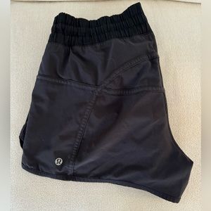 Lululemon black shorts size 6